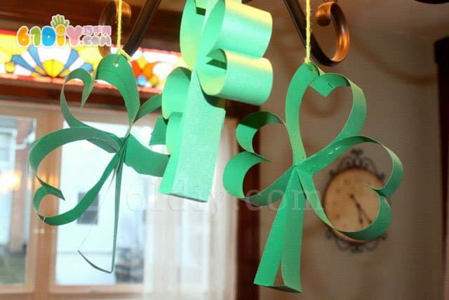 Spring arrangement, three-dimensional clover ornaments