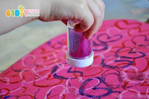 Baby loves hands, draws love with a roll of paper