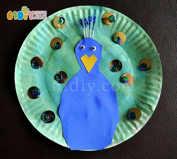 Children's creative handmade paper plate peacock DIY