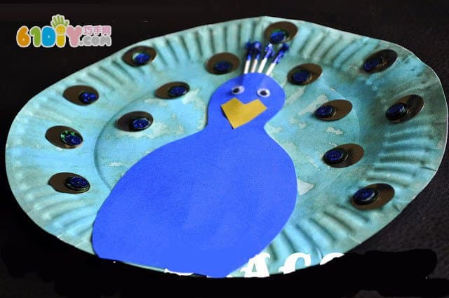 Children's creative handmade paper plate peacock DIY