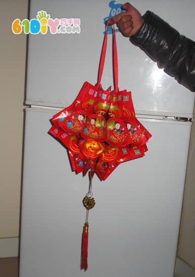 How to Make Lanterns from Red Envelopes
