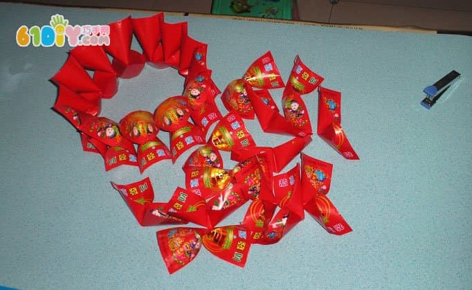 How to Make Lanterns from Red Envelopes