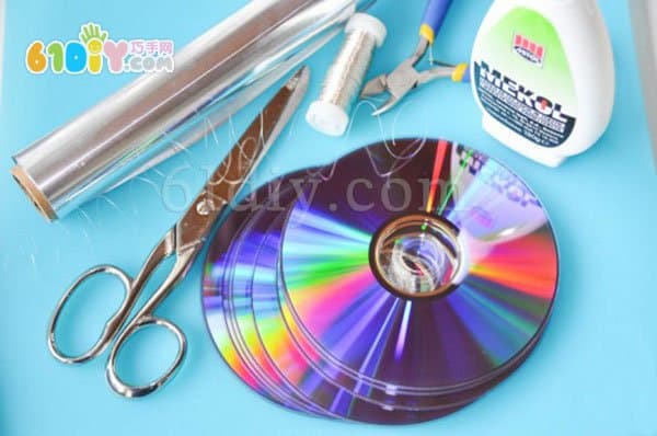 Turn waste into treasure DIY shiny bright disc wind chimes