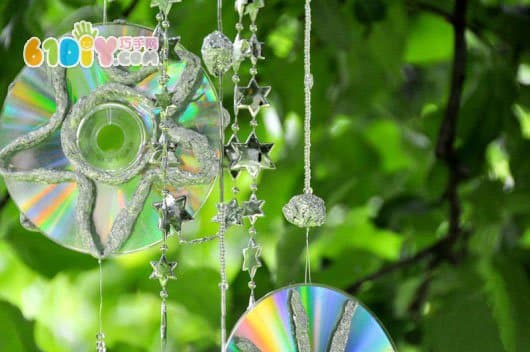 Turn waste into treasure DIY shiny bright disc wind chimes