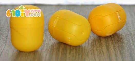 Yellow eggshell inside the Jiandaqiu egg