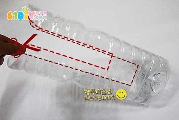 The magical effect of the beverage bottle U-shaped