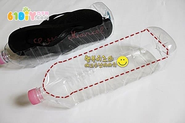 The magical effect of the beverage bottle U-shaped