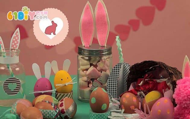 Glass bottle making rabbit candy jar