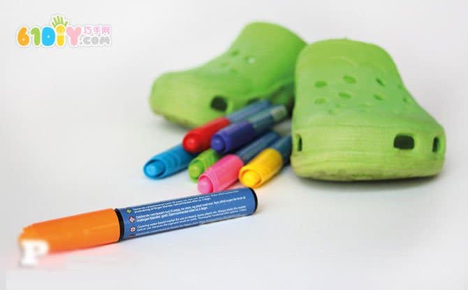 Personality hand-painted slippers DIY