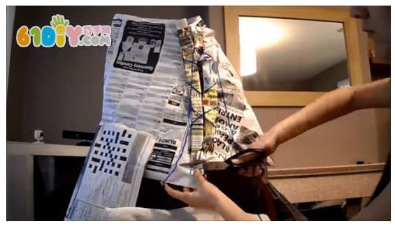 Environmental fashion tutorial Newspaper making wedding dress