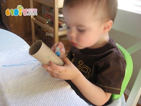 Baby handmade DIY paper tube necklace