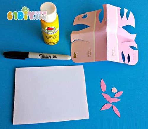 Making Mother's Day Card Flower Handprinting Bee Card