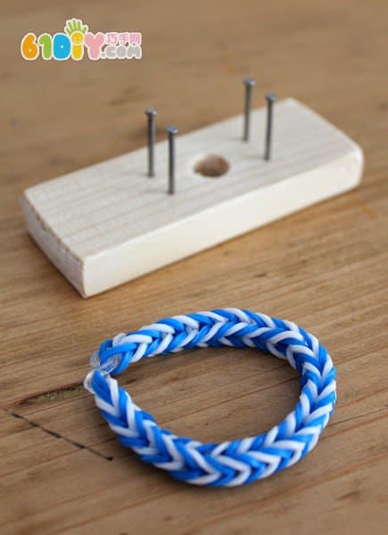 Rubber band bracelet making tutorial
