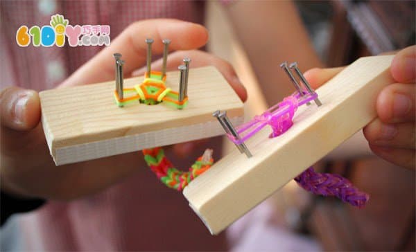 Rubber band bracelet making tutorial