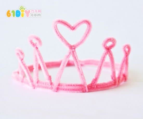 Girl DIY hair root making princess crown
