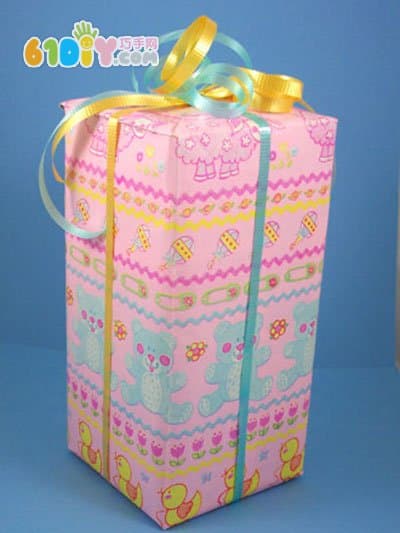 Making a gift box with a milk carton