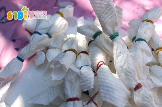 Children's DIY paper towels play tie dye