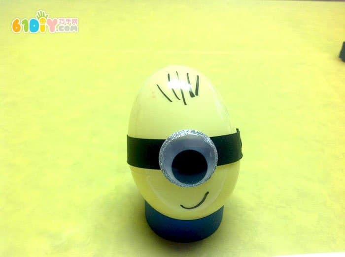 Eggshell, small yellow man, handmade work