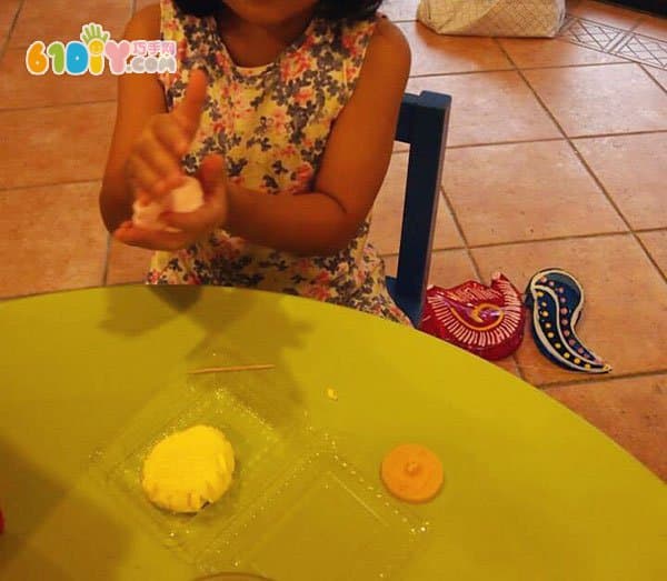 Mid-Autumn Festival moon cake made of ultra-light clay