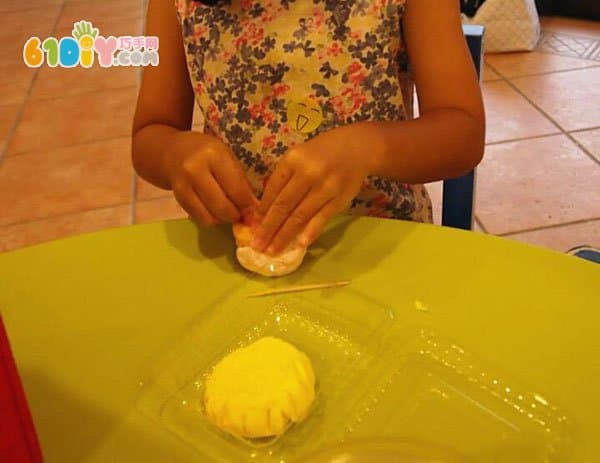 Mid-Autumn Festival moon cake made of ultra-light clay