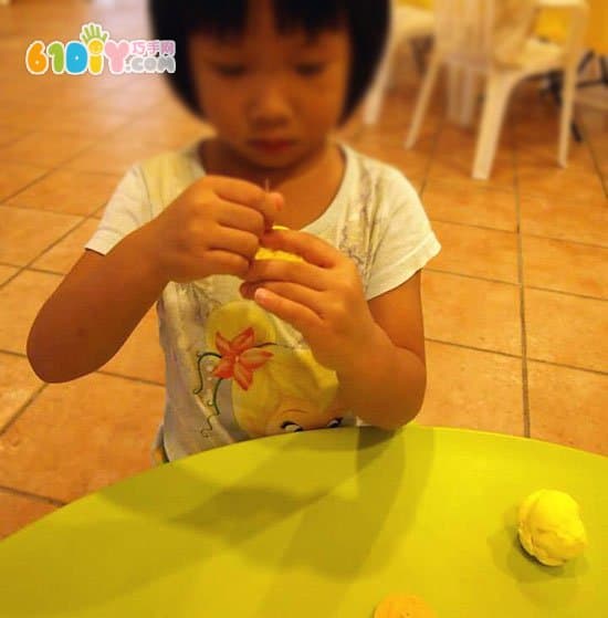 Mid-Autumn Festival moon cake made of ultra-light clay