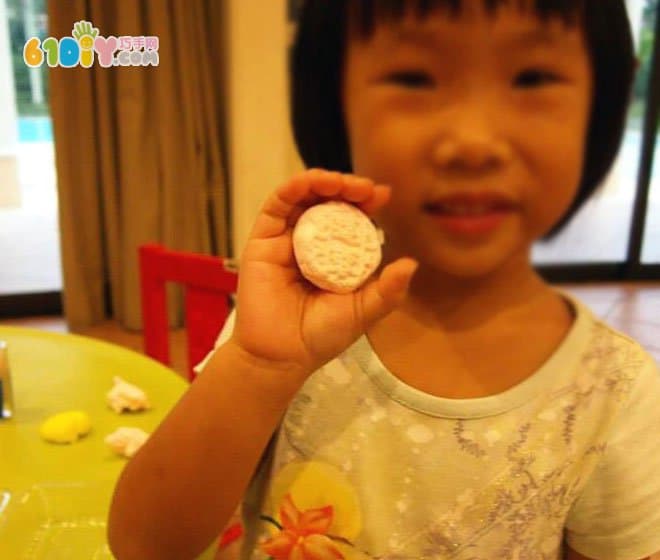 Mid-Autumn Festival moon cake made of ultra-light clay