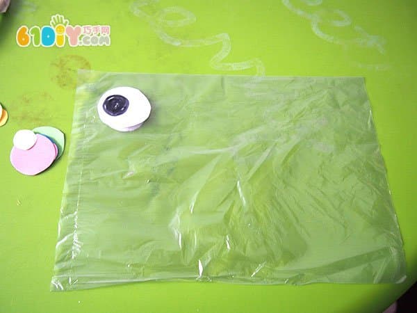 Plastic bag making cute fat fish