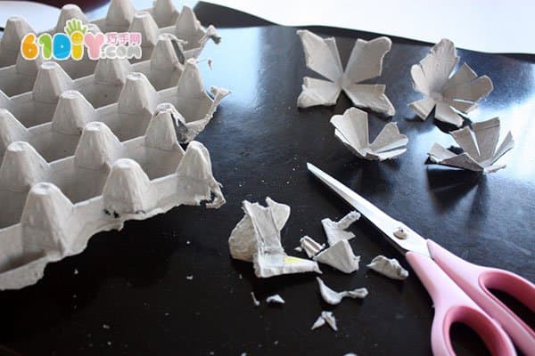 Beautiful egg tray garland production (spring)