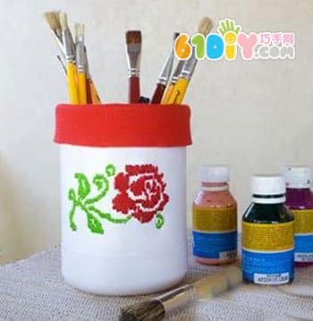 Milk barrel waste using DIY to make embroidered pen holder