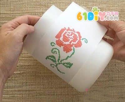 Milk barrel waste using DIY to make embroidered pen holder