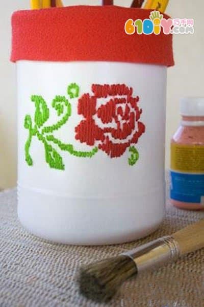 Milk barrel waste using DIY to make embroidered pen holder