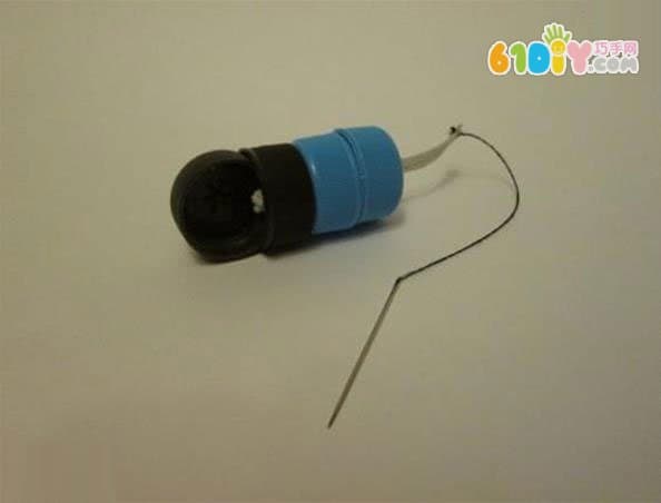 Plastic bottle cap changing robot toy