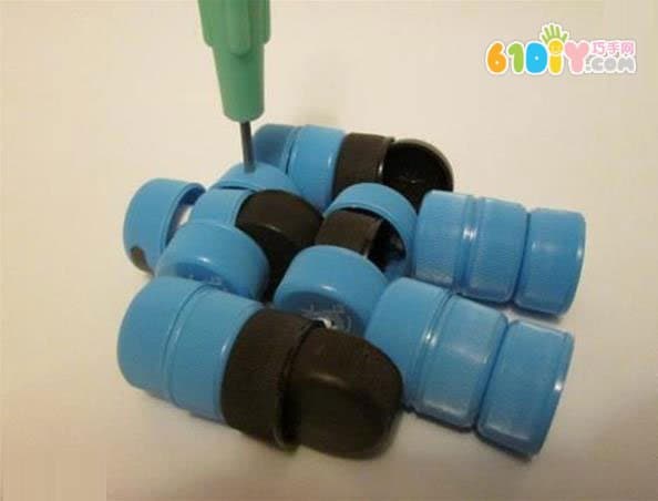 Plastic bottle cap changing robot toy