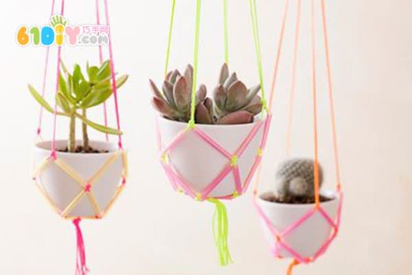 The straw is changed by hand. The beautiful hanging basket