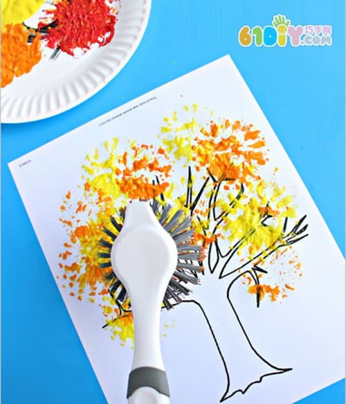 Children's drawing, draw a picture of the autumn tree with a dishwashing brush