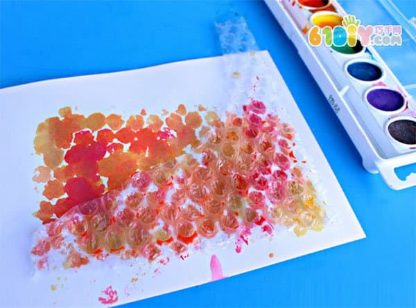 Making autumn trees with bubble film