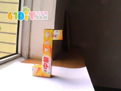 Making a periscope with a waste toothpaste box