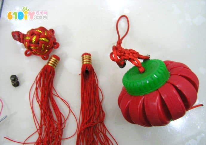 Parent-child manual, small bottle cap, lantern