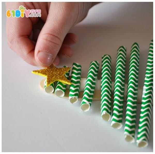 Children's handmade ice cream stick straw DIY Christmas tree