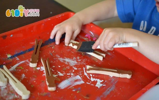 Christmas children making simple clip reindeer