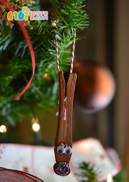 Christmas children making simple clip reindeer