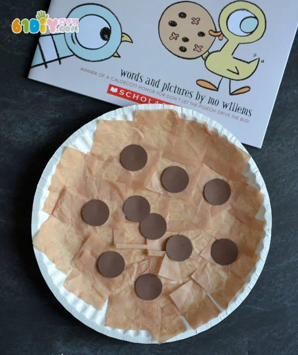 Children's food handmade delicious paper plate cookies