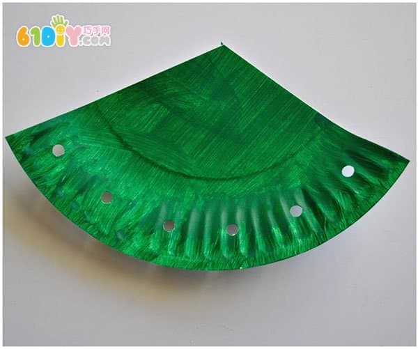 Christmas children DIY making paper plate Christmas tree