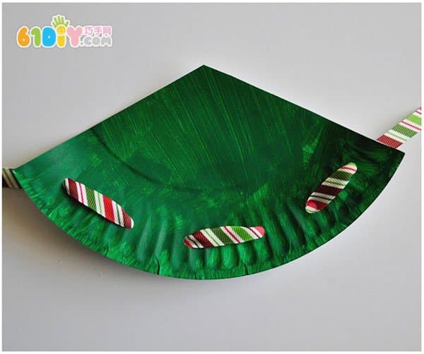 Christmas children DIY making paper plate Christmas tree