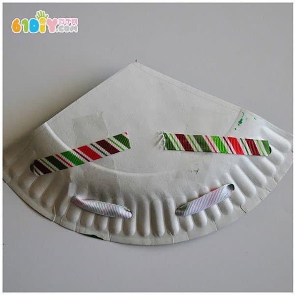 Christmas children DIY making paper plate Christmas tree