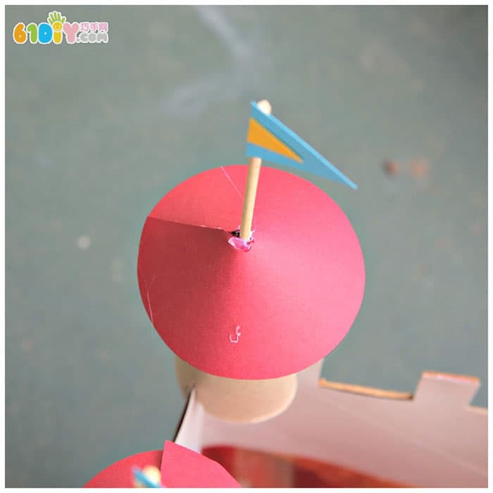 Children's handmade waste carton paper tube making castle