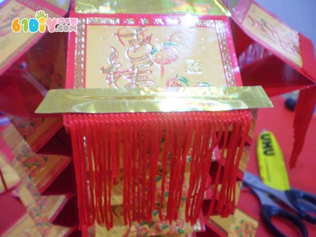 Teach you to make a Lantern Festival lantern with a red envelope