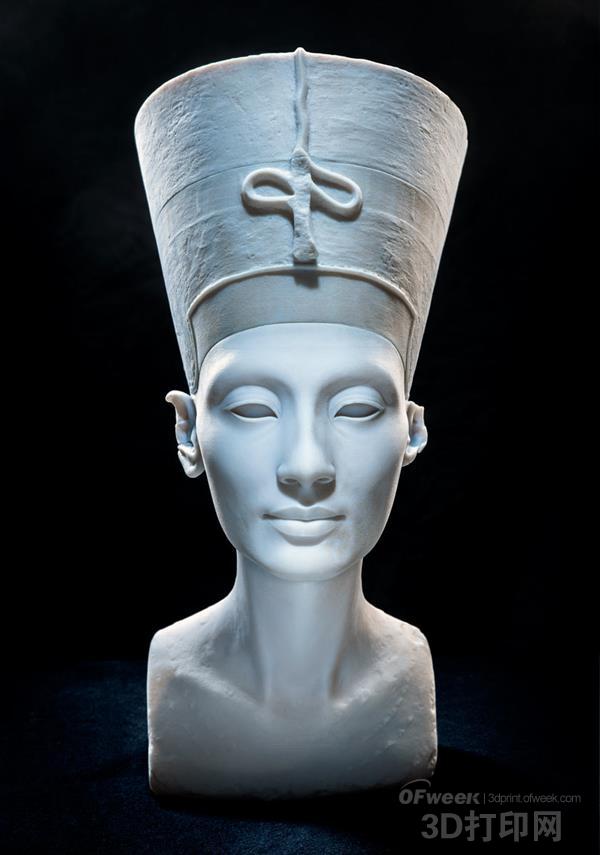 The artist secretly scanned and 3D printed was plundered the bust of the ancient Egyptian queen