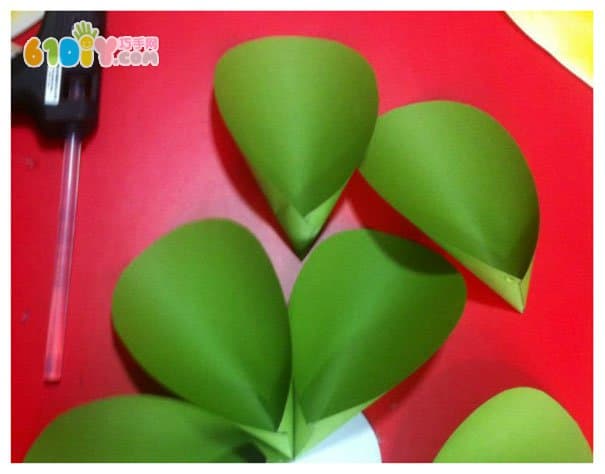 Simple three-dimensional decorative flower making method