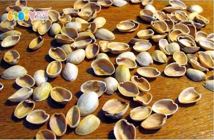 Pistachio shell flower making